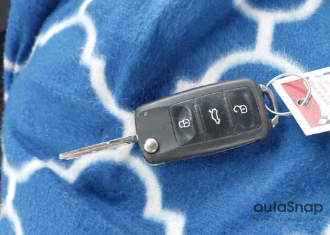 2017 Volkswagen Jetta 1.4T Se из США, поврежденный, VIN 3VWDB7AJ7HM210497